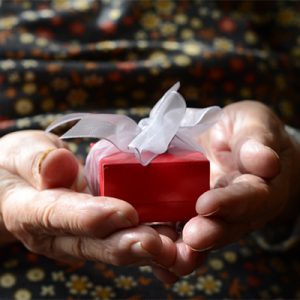 christmas-gift-elderly